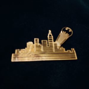 Vintagen1964 Batman Gotham City Skyline Pin Gold Tone